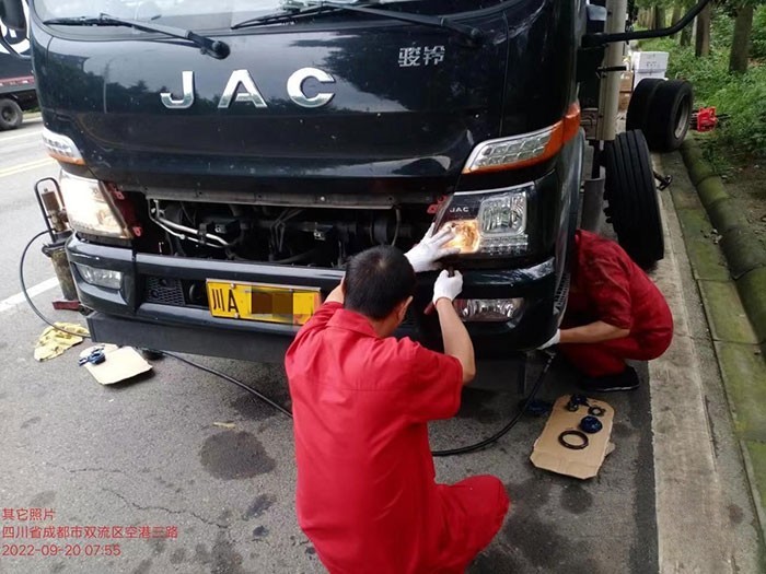 1號服務 保障物資運輸 江淮1卡攜手順豐速運共抗成都疫情