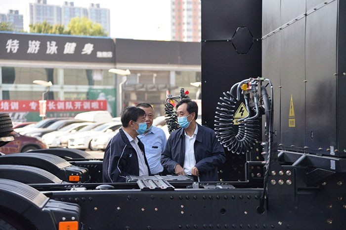 大運(yùn)重卡攜四款新能源新品亮相物流裝備展