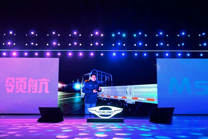 福田汽車集團(tuán)時(shí)代事業(yè)部研發(fā)副總裁王宇作產(chǎn)品講解