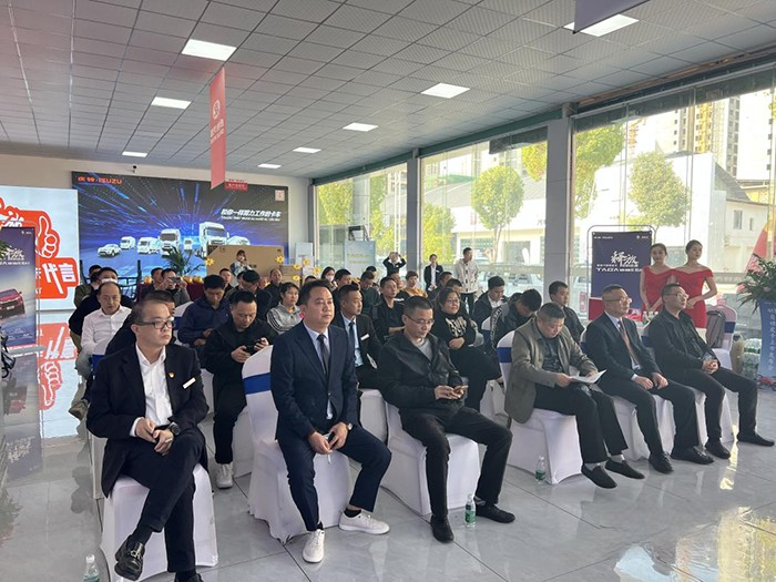 慶鈴五十鈴，TAGA達咖H8AT皮卡，輕卡