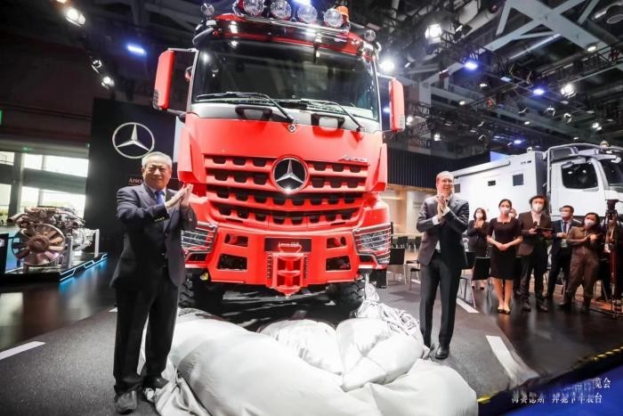 首次獨(dú)立參加進(jìn)博會(huì)的梅賽德斯-奔馳卡車(chē) 到底有多“懂中國(guó)”？