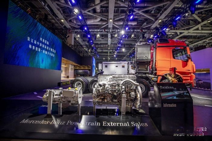 首次獨(dú)立參加進(jìn)博會(huì)的梅賽德斯-奔馳卡車(chē) 到底有多“懂中國(guó)”？