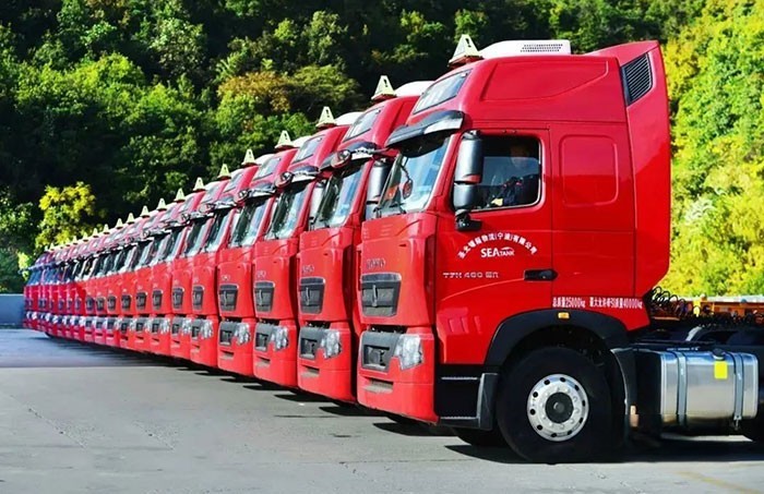 20輛豪沃T7H危化品牽引車