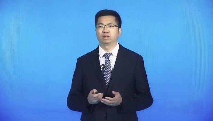 福田汽車集團業務副總裁秦志東講解福田汽車新能源技術路線應用及產品布局