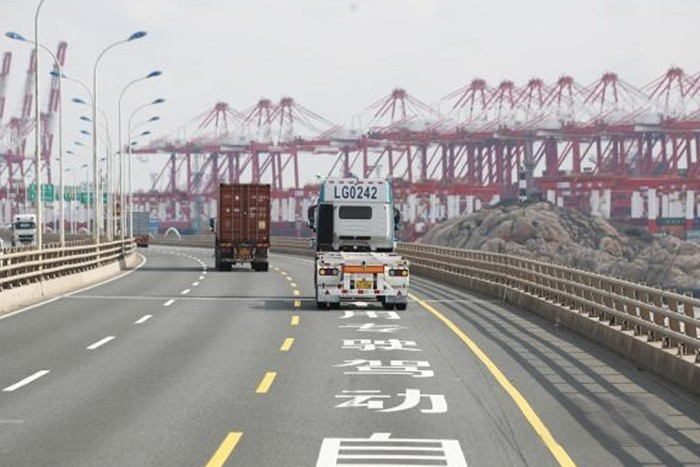 洋山港:智能重卡無人駕駛邁向常態(tài)化運(yùn)營(yíng)