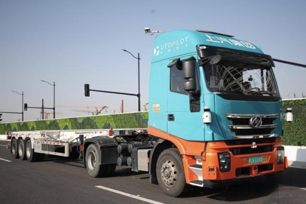 洋山港:智能重卡無人駕駛邁向常態(tài)化運(yùn)營(yíng)