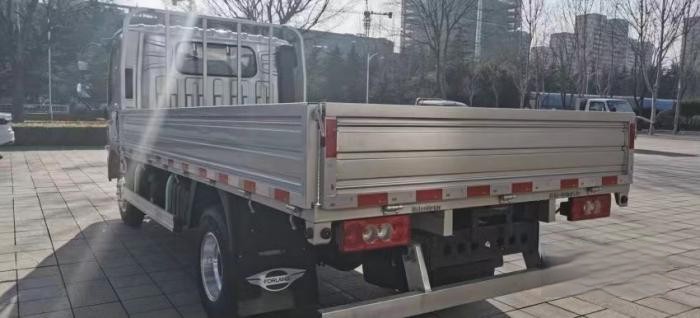 無懼坡路，一路暢行，領(lǐng)航M6小八檔產(chǎn)品專為山區(qū)定制而來