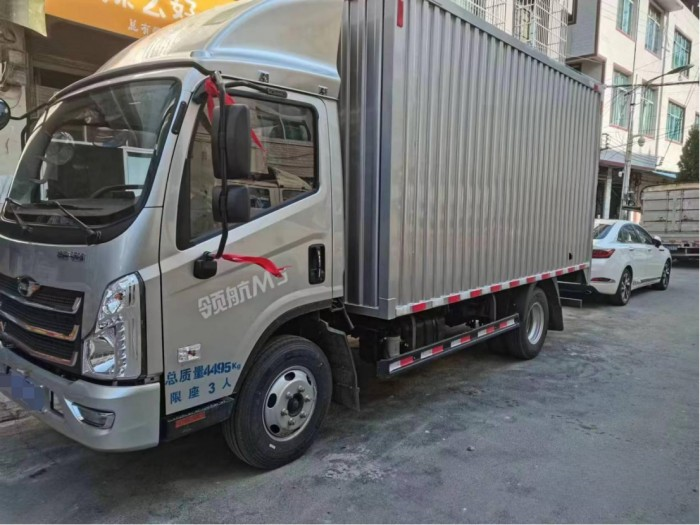 “服裝物流達人”韋新春：輕卡跑長途就選領航M5 開得舒服、賺得更多