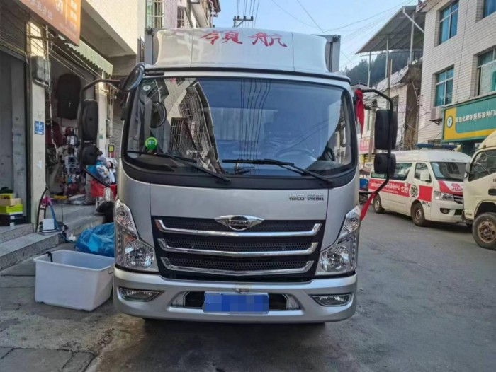 “服裝物流達人”韋新春：輕卡跑長途就選領航M5 開得舒服、賺得更多