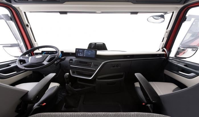 更安全、更高效的乘用化重卡 華菱X9 新生代用戶的價值之選