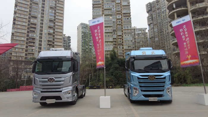 以25.7%的終端份額引領(lǐng)市場(chǎng),以27.9萬(wàn)輛確保“雙第一” 一汽解放亮劍2023!