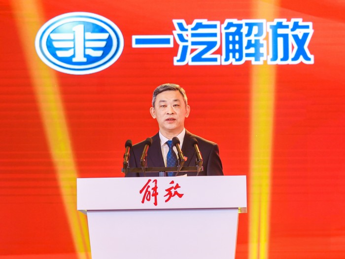 以25.7%的終端份額引領(lǐng)市場(chǎng),以27.9萬(wàn)輛確保“雙第一” 一汽解放亮劍2023!