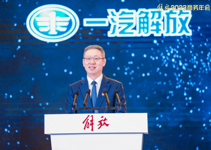 以25.7%的終端份額引領(lǐng)市場(chǎng),以27.9萬(wàn)輛確保“雙第一” 一汽解放亮劍2023!