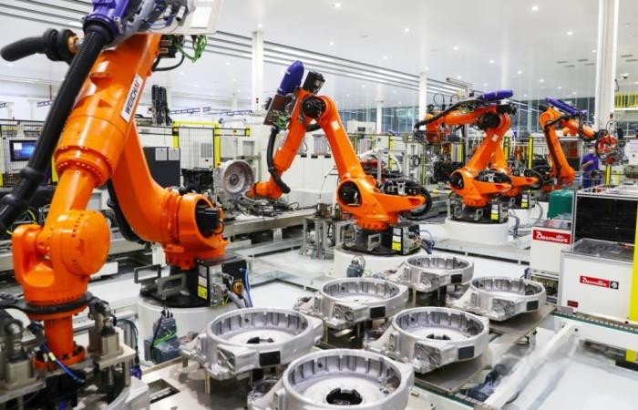 2023年3月8日，是習近平總書記對濰柴集團發(fā)展作出重要指示五周年，當天上午9點，濰柴集團召開“心無旁騖攻主業(yè)建設世界一流強企”千人專題會議，重溫總書記重要指示，號召全體員工牢記囑托，堅定不移沿著總書記指引的道路前行，奮力書寫更加亮麗的“新答卷”。