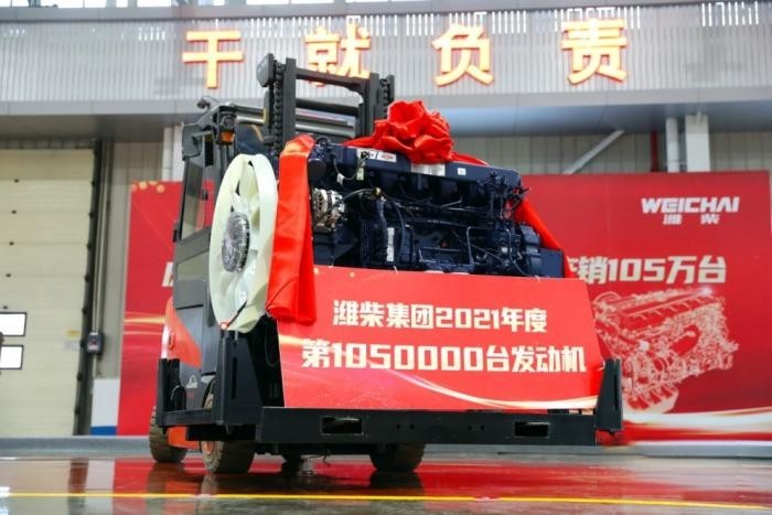 2023年3月8日，是習近平總書記對濰柴集團發(fā)展作出重要指示五周年，當天上午9點，濰柴集團召開“心無旁騖攻主業(yè)建設世界一流強企”千人專題會議，重溫總書記重要指示，號召全體員工牢記囑托，堅定不移沿著總書記指引的道路前行，奮力書寫更加亮麗的“新答卷”。