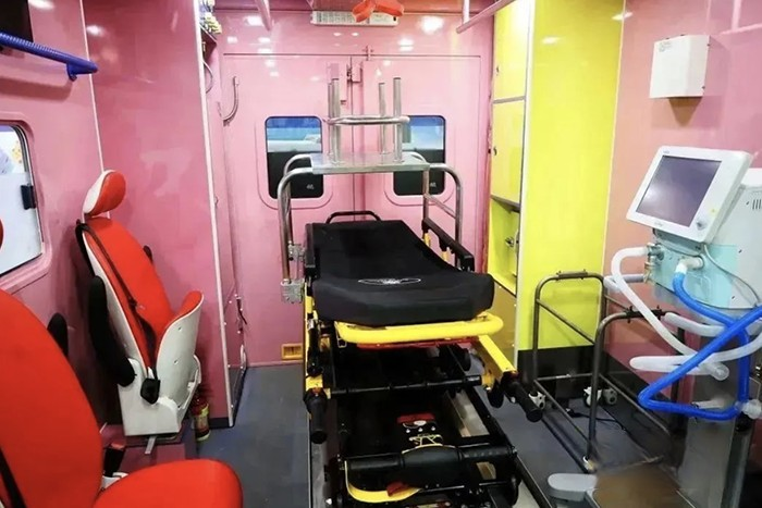 梅賽德斯-奔馳Arocs多功能醫療搶救單元車亮相四川健博會