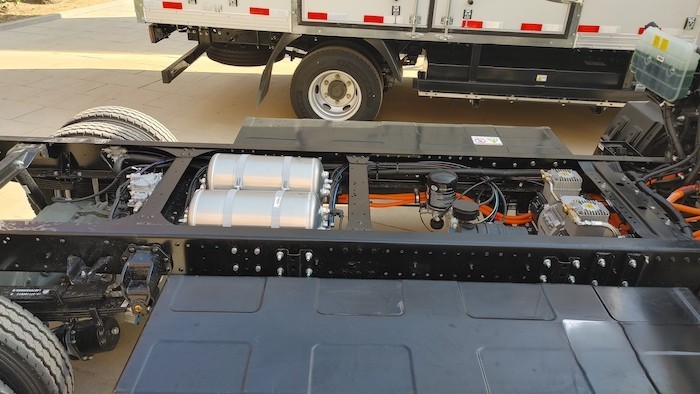 中國重汽藍立方新能源輕卡上市! 現(xiàn)場秒斬120輛大單!