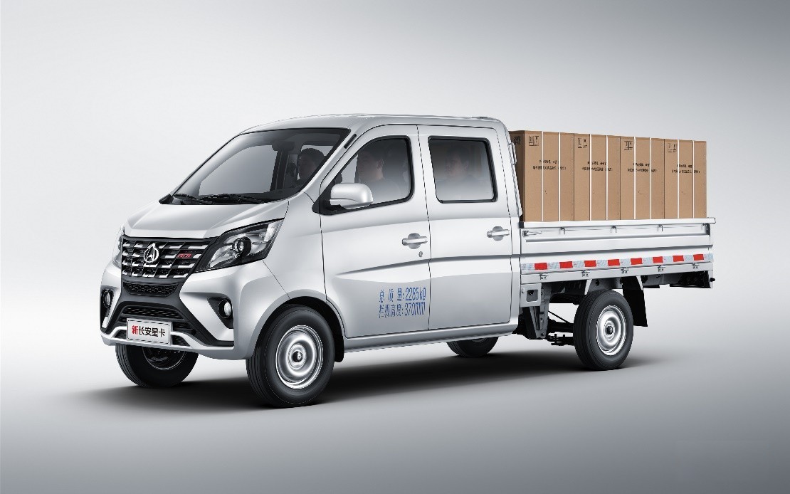 能裝能跑超舒適，“建材靚仔”種草新長安星卡