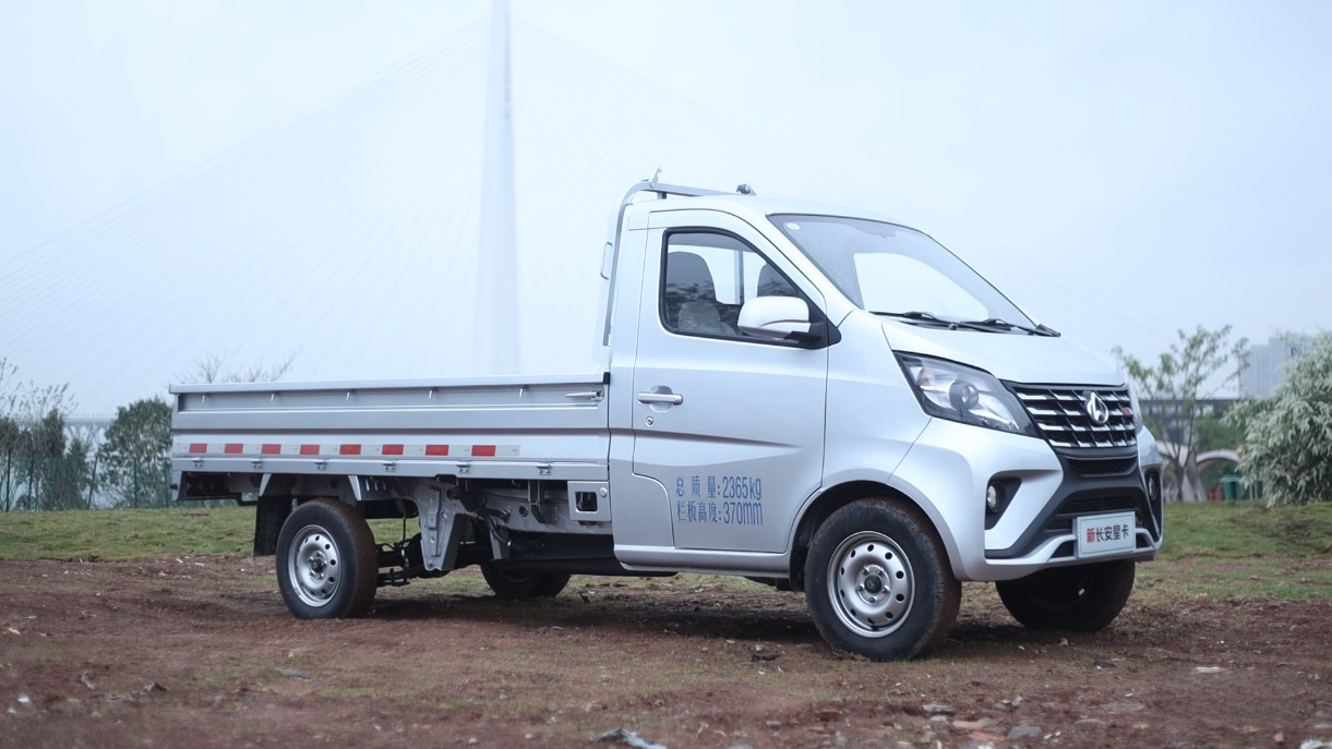 能裝能跑超舒適，“建材靚仔”種草新長安星卡