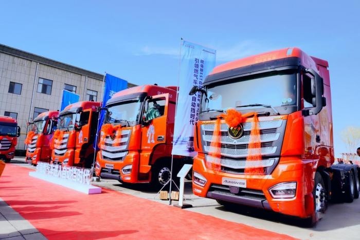 歐曼新EST LNG 15L榆林上市:引領天然氣重卡進入大馬力自動擋時代