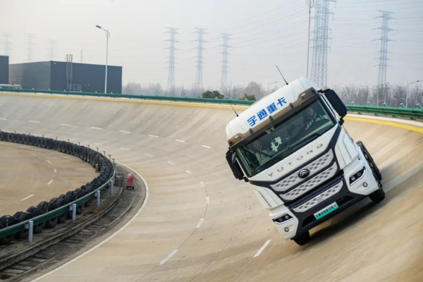 不負眾望 宇通新能源牽引車斬獲“卡車兄弟信賴產品獎”