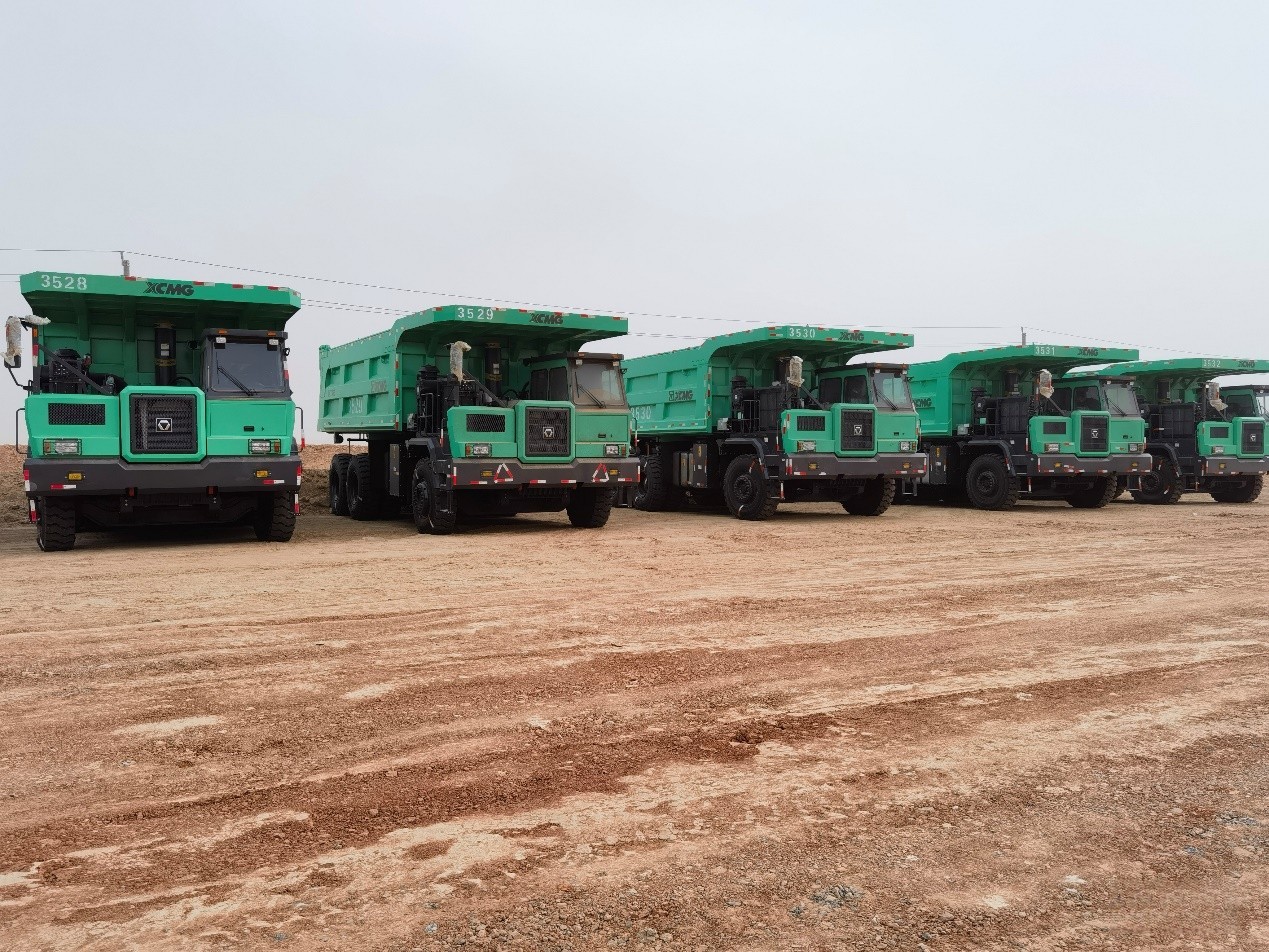 搭載著徽宏動力電池的徐工甲醇/電增程式混動礦卡來了!近期將累計在新疆投放約350輛,助力客戶完成挖掘運輸工作。