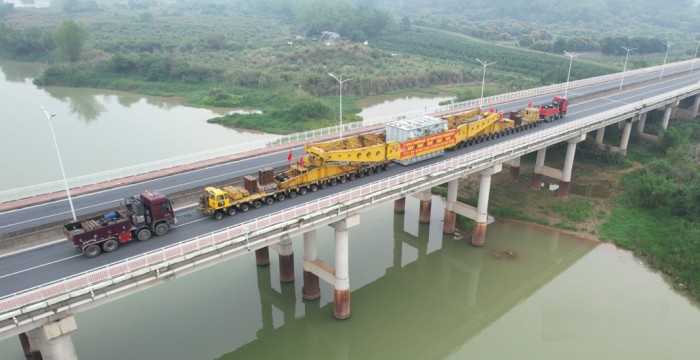 總牽引質量500噸! 新款奔馳Arocs SLT福廈“北電南送”工程大件首運