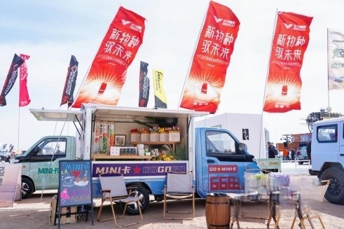 在阿拉善英雄會(huì)上“秀才藝”，北汽雷馳新能源MINI卡花式營銷火出“圈”