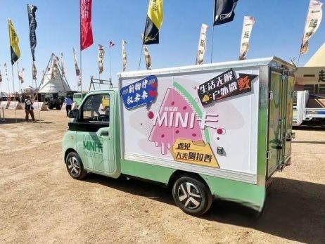 在阿拉善英雄會(huì)上“秀才藝”，北汽雷馳新能源MINI卡花式營銷火出“圈”