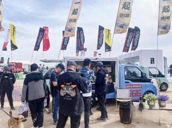 在阿拉善英雄會(huì)上“秀才藝”，北汽雷馳新能源MINI卡花式營銷火出“圈”