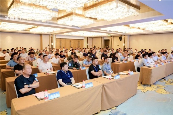 踐行“用戶共創(chuàng)” 宇通重卡全系新品共創(chuàng)大會在鄭舉行