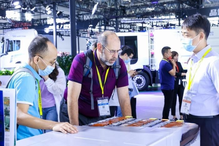 新一代三電系統重磅亮相！宇通打造新能源商用車“綠色天團”