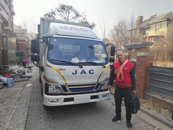 搬家運(yùn)輸怕限行？他用江淮1卡駿鈴聚寶盆帶著老鄉(xiāng)一起致富