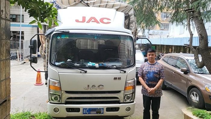 外出打拼30年,選擇江淮1卡帥鈴成立車隊,他成為行業運輸老大哥