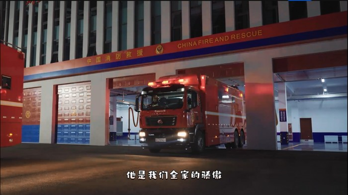 在剛剛過去的父親節(jié),中國重汽推出了一首《爸爸,你是我的超級(jí)英雄》原創(chuàng)音樂MV,向天下父親致以節(jié)日的問候,這已是中國重汽第二次專門為父親節(jié)推出音樂作品。