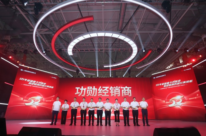 慶祝解放青汽建廠55周年暨第2600000輛車下線儀式隆重舉行