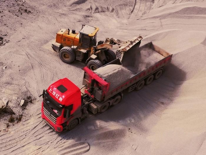 “國六b”時代選什么車？臺州貨運司機：選紅巖車準錯不了！