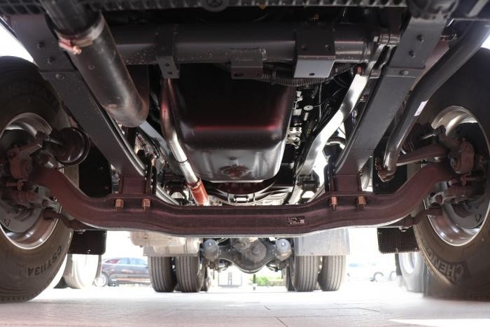 乘龍H5超輕版LNG牽引車,降本增效的靠譜選擇