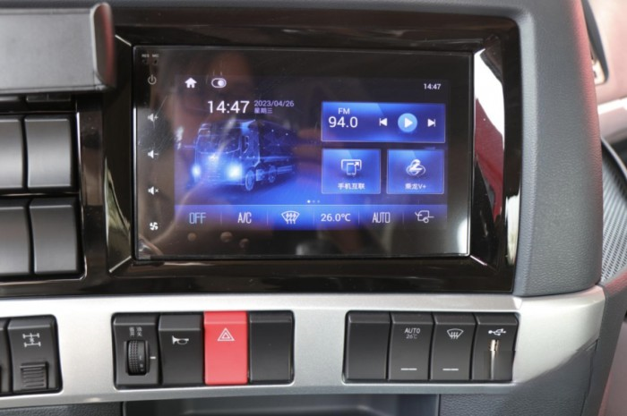 創富路上,乘龍H5 LNG超輕版牽引車一路守護