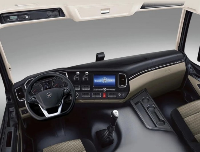 能掙會省的盈利神器，為何越來越多的卡友選擇大運新N8E 3.0版牽引車？