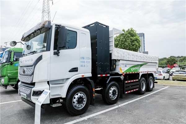 現場簽約超百臺！宇通重卡全系新品亮相南京