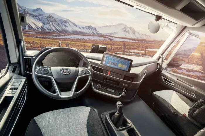 紅巖杰獅C6 LNG牽引車&上汽V13天然氣發動機