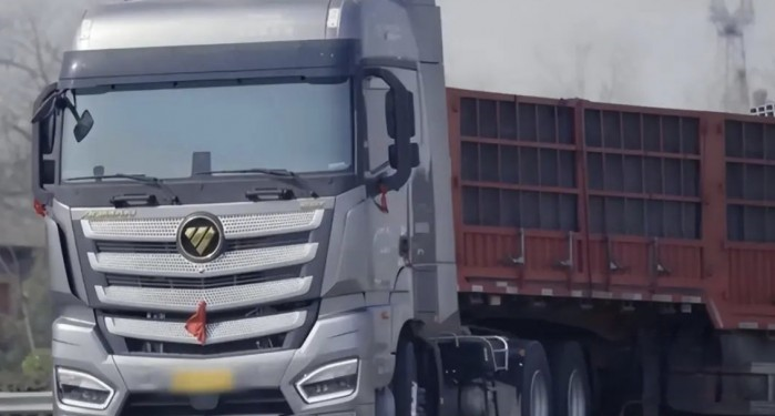 歐曼新EST 530馬力LNG自動擋重卡