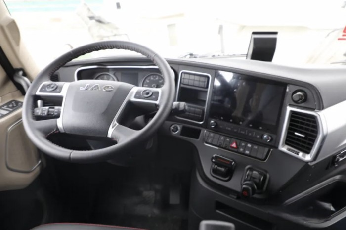 康明斯660馬力+AMT，江淮跨越V5跑長途穩賺！