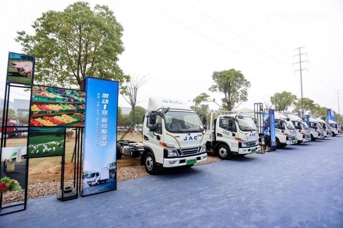 江淮1卡:駿鈴聚寶盆D25車型來襲,“混動雙星”持續引領行業