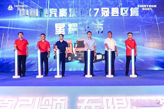 冠縣沸騰夜！中國重汽豪沃TX7星耀上市，現場認購高達267輛