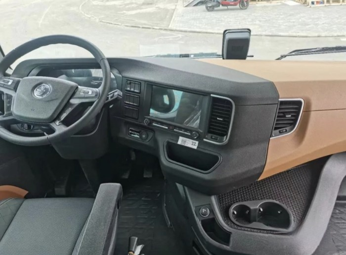 運(yùn)輸屆黑馬？陜汽德龍X5000S閃亮登場