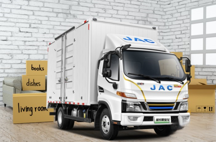 三駕馬車(chē)戰(zhàn)略引領(lǐng),江淮1卡油混電新品即將奔騰來(lái)襲!