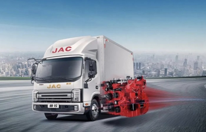 三駕馬車(chē)戰(zhàn)略引領(lǐng),江淮1卡油混電新品即將奔騰來(lái)襲!