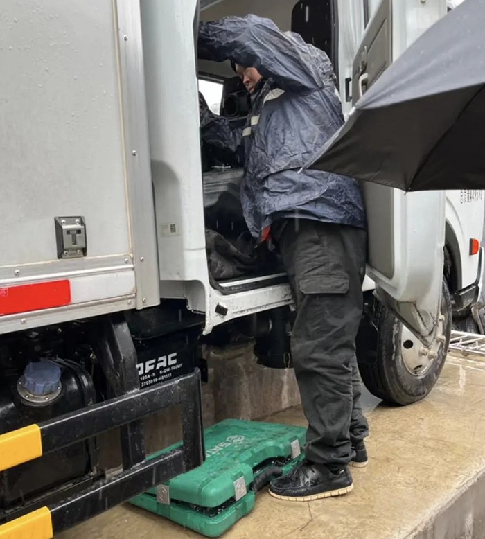 68臺(tái)東風(fēng)多利卡交付，用實(shí)力守護(hù)孩子們的餐桌